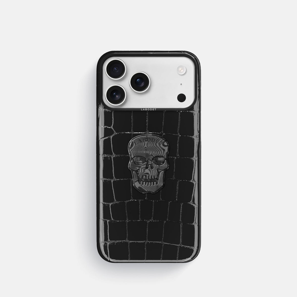 Classic Case With Carbon Skull For iPhone 18 Pro In Shiny Alligator -1 | Black-Black