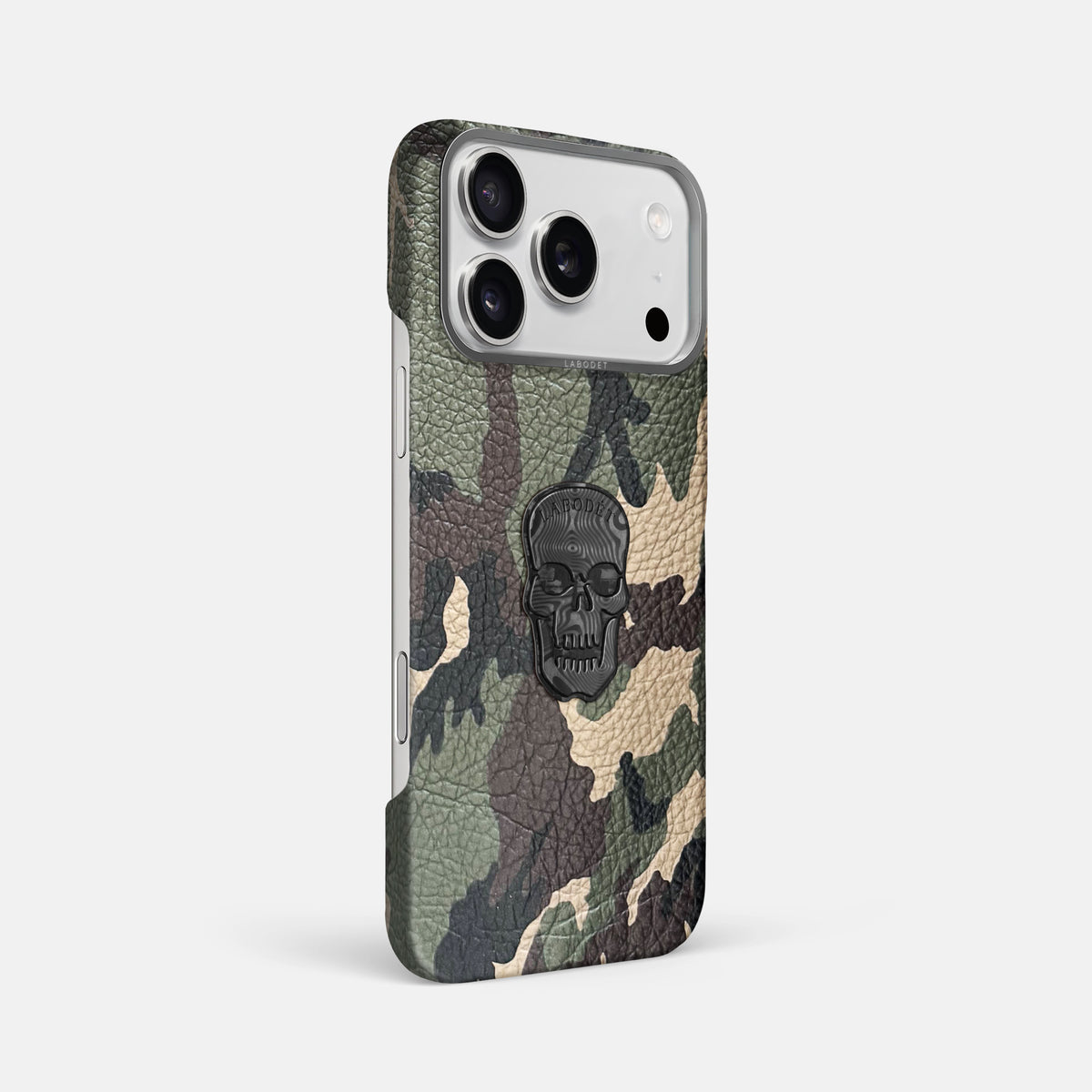 Classic Case With Carbon Skull For iPhone 17 Pro Max In Calf -2 | Camouflage-Steel