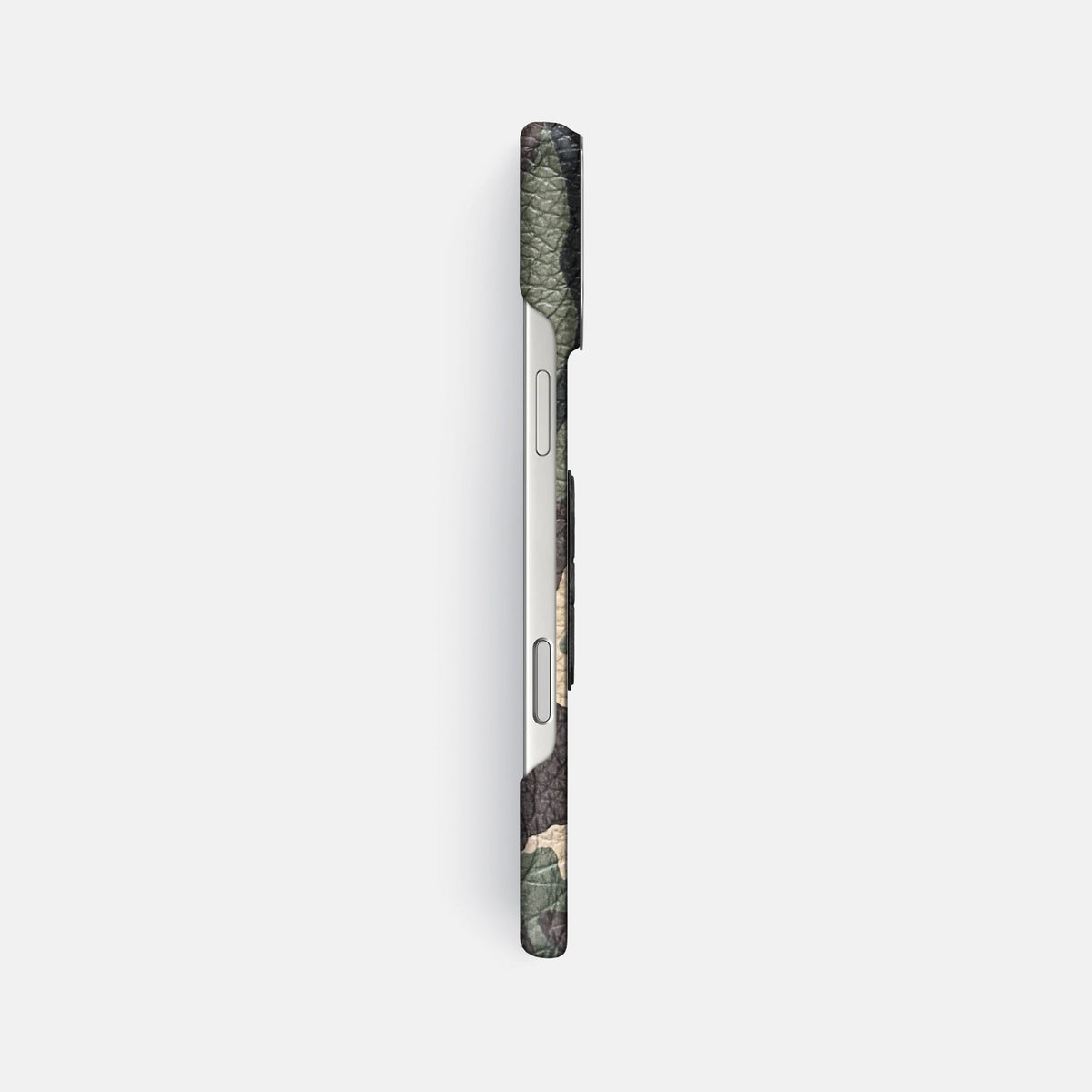 Classic Case With Carbon Skull For iPhone 18 Pro Max In Calf -3 | Camouflage-Steel