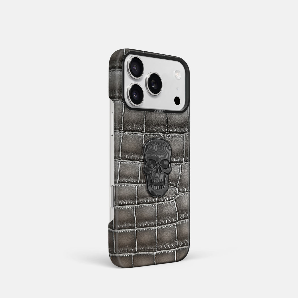 Classic Case With Carbon Skull For iPhone 18 Pro In Patina Alligator -2 | Grey-Black