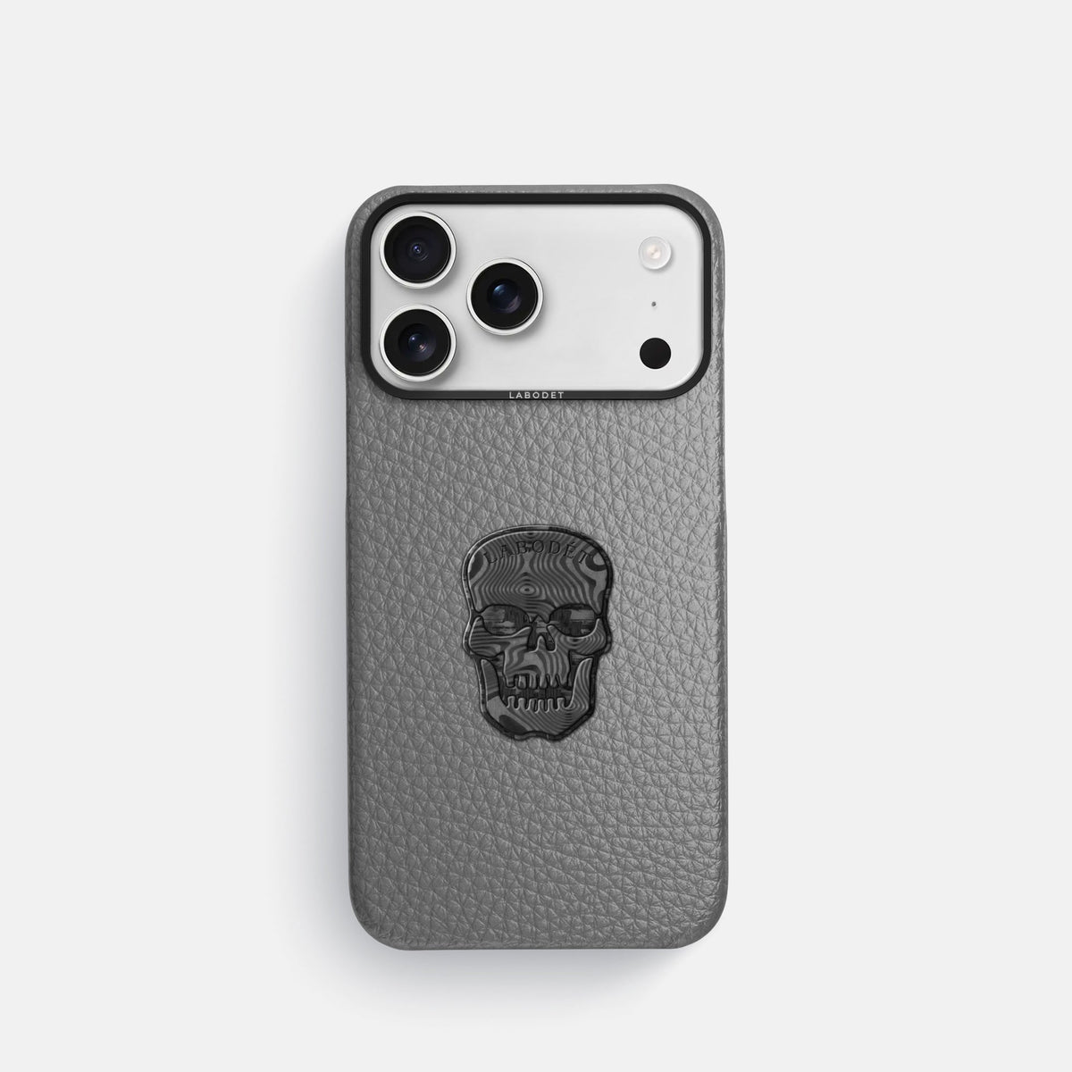 Classic Case With Carbon Skull For iPhone 18 Pro In Calf -1 | Souris-Black