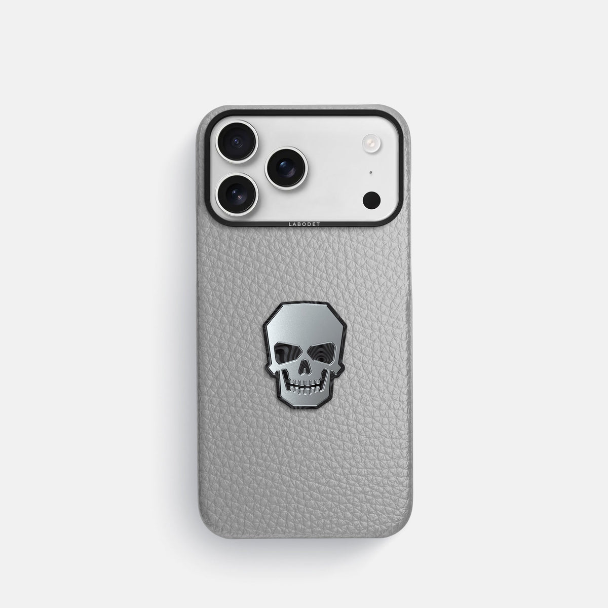 Classic Case With Titanium Skull For iPhone 18 Pro In Calf -1 | Nuage-Black