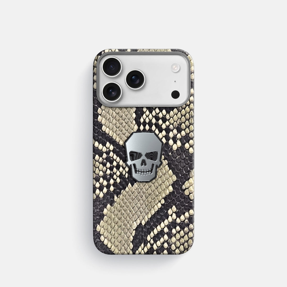 Classic Case With Titanium Skull For iPhone 18 Pro In Deluxe Python -1 | Savannah-Steel