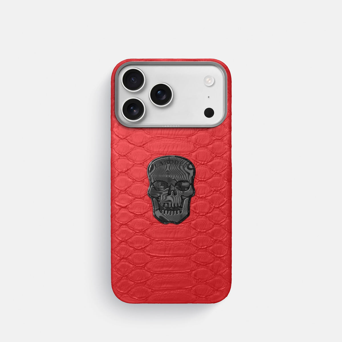 Classic Case With Carbon Skull For iPhone 17 Pro In Python -1 | Red-Steel