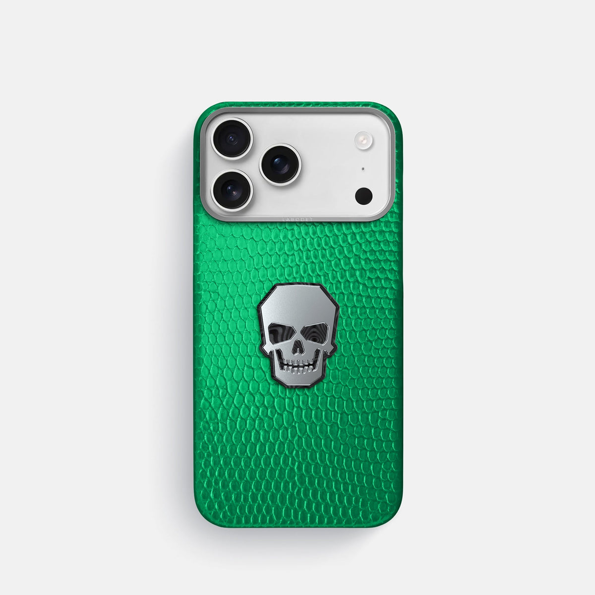 Classic Case With Titanium Skull For iPhone 18 Pro In Lizard -1 | Apple-Green-Steel