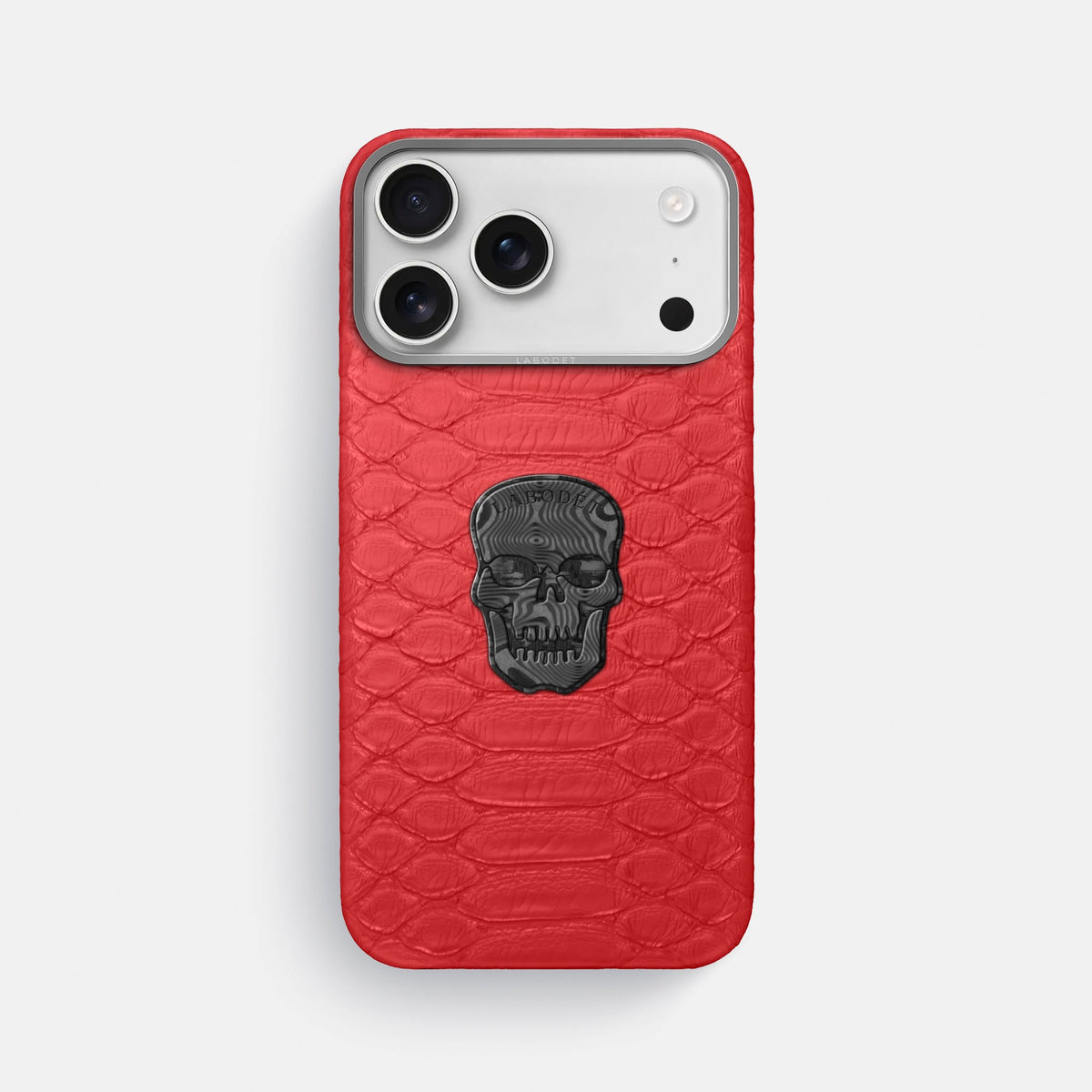 Classic Case With Carbon Skull For iPhone 18 Pro Max In Python -1 | Red-Steel