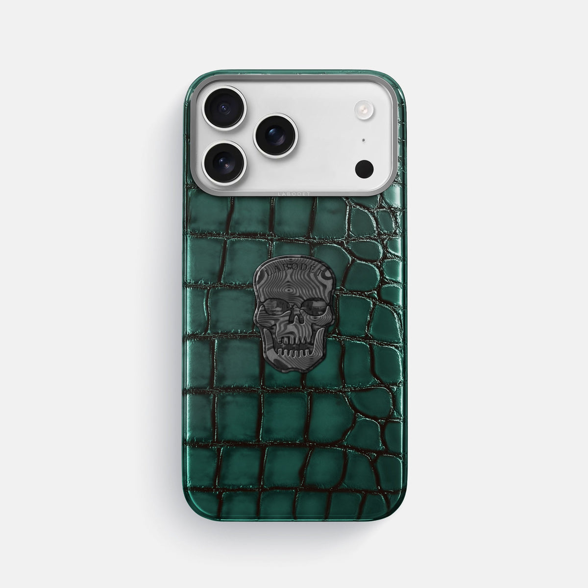 Classic Case With Carbon Skull For iPhone 18 Pro Max In Patina Alligator -1 | Green-Steel