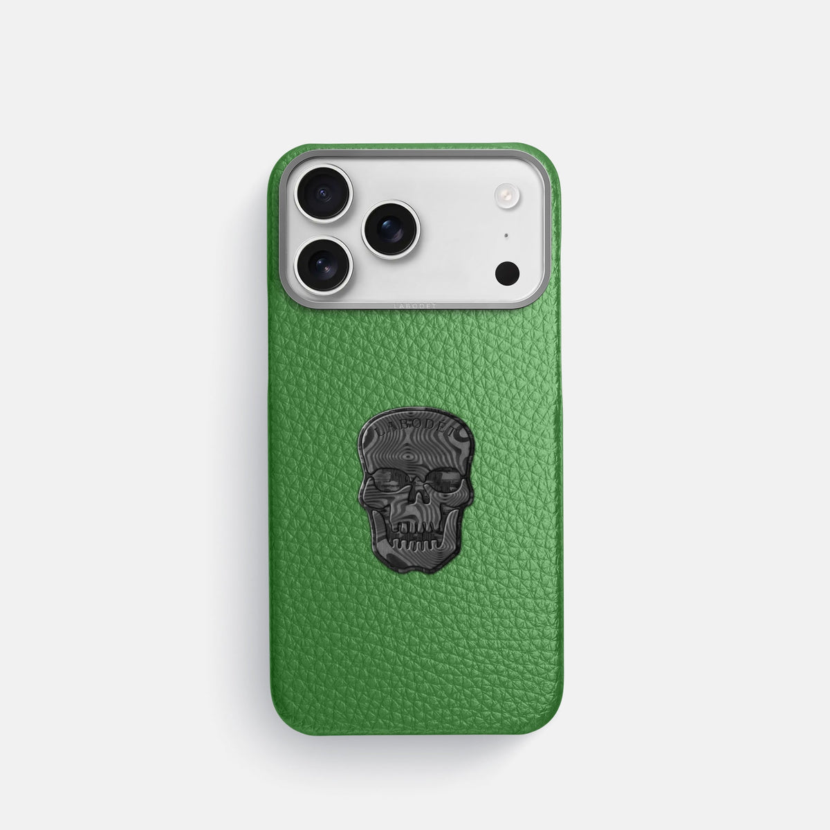 Classic Case With Carbon Skull For iPhone 18 Pro In Calf -1 | Herb-Steel