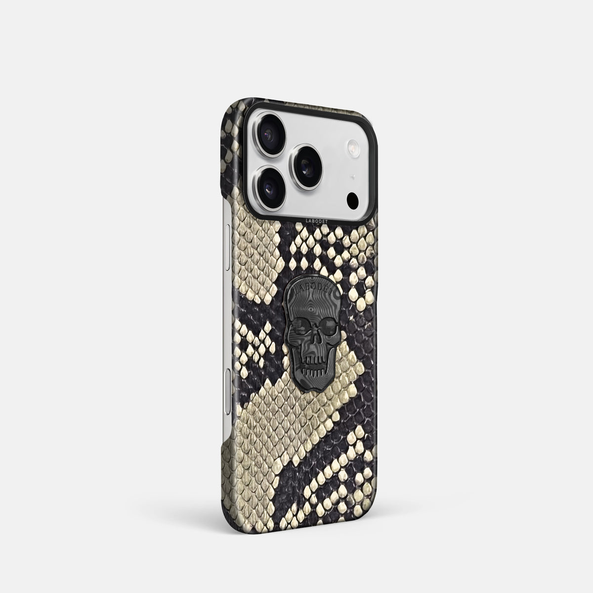 Classic Case With Carbon Skull For iPhone 17 Pro In Deluxe Python -2 | Savannah-Black