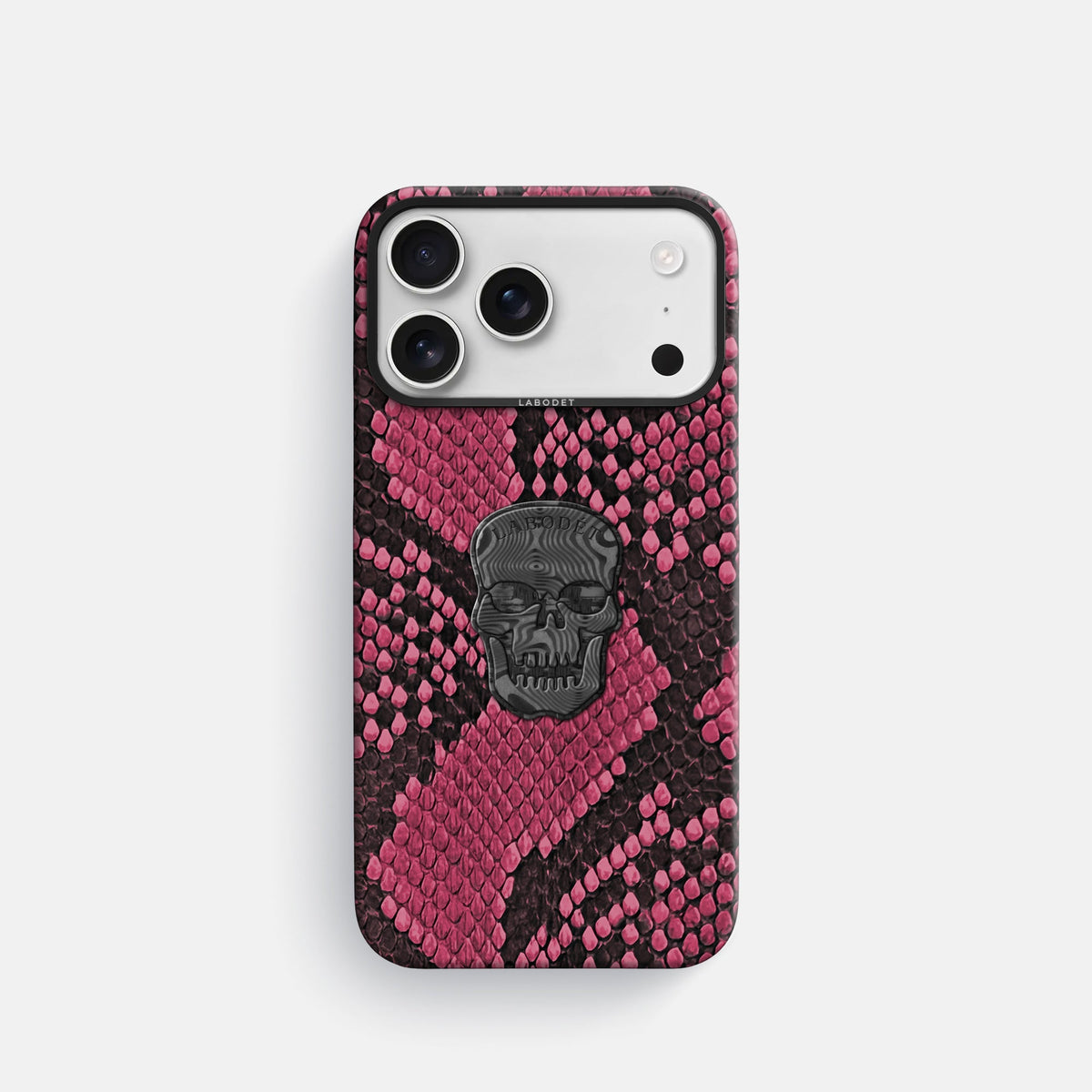 Classic Case With Carbon Skull For iPhone 18 Pro In Deluxe Python -1 | Burgundy-Black