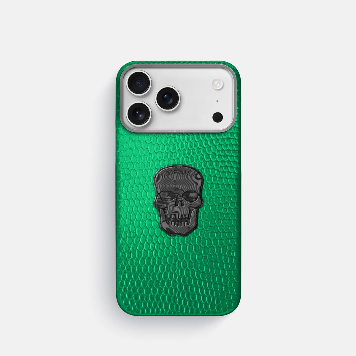 Classic Case With Carbon Skull For iPhone 18 Pro In Lizard -1 | Apple-Green-Steel