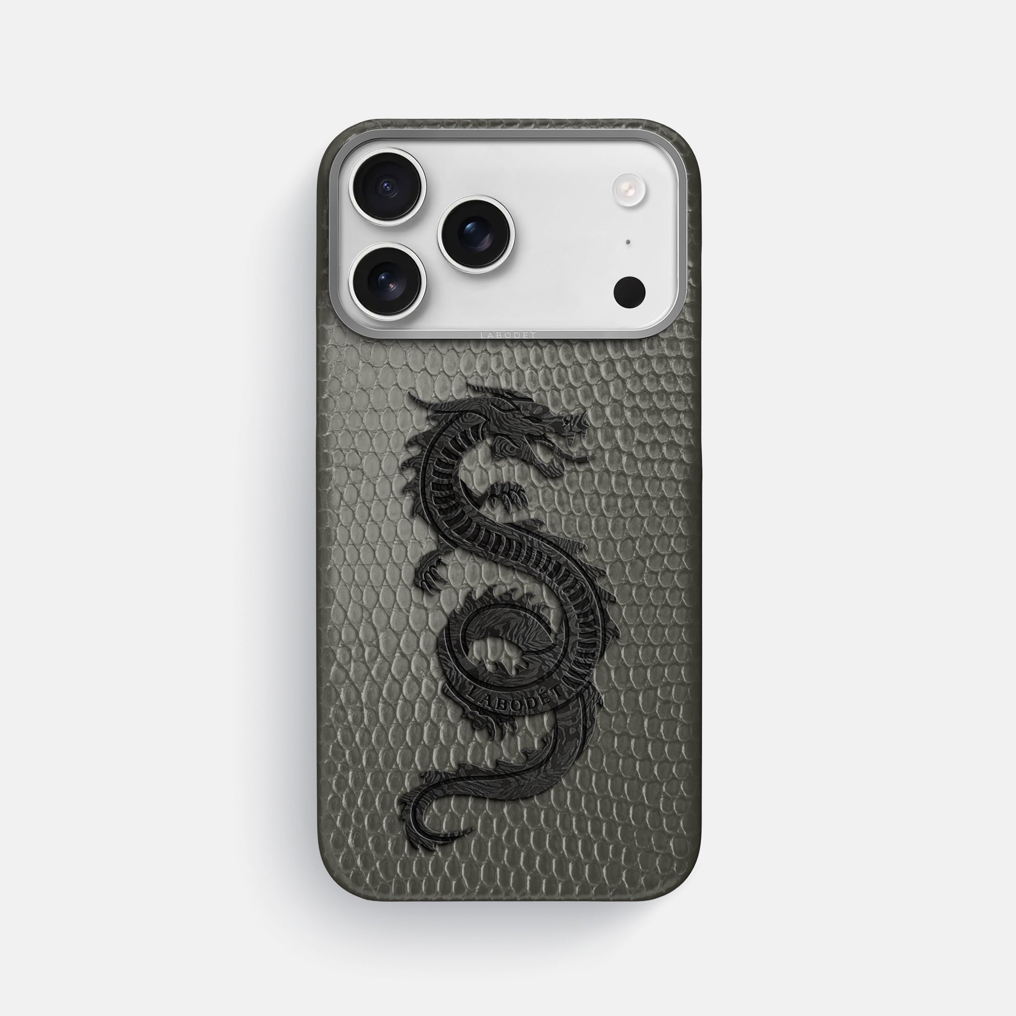Classic Case With Carbon Dragon For iPhone 17 Pro Max In Lizard