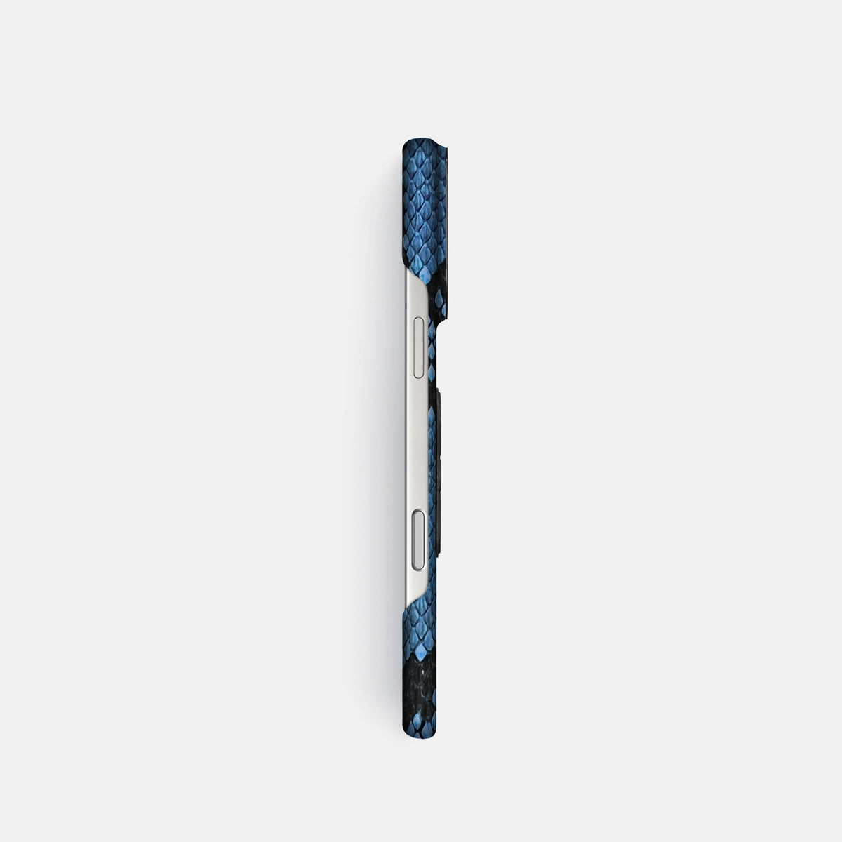 Classic Case With Carbon Skull For iPhone 18 Pro In Deluxe Python -3 | Blue-Jeans-Black