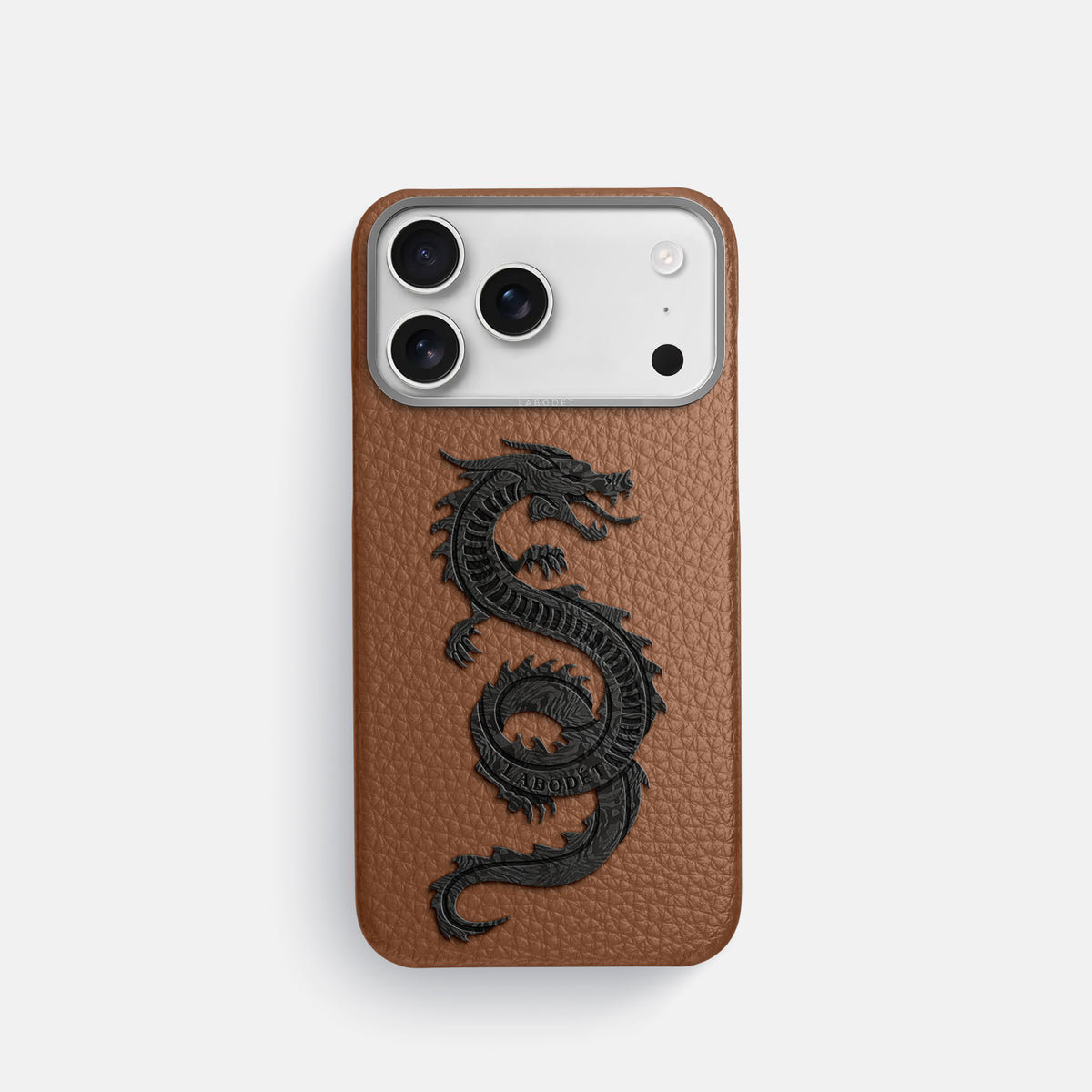 Classic Case With Carbon Dragon For iPhone 17 Pro In Calf -1 | Caramel-Steel