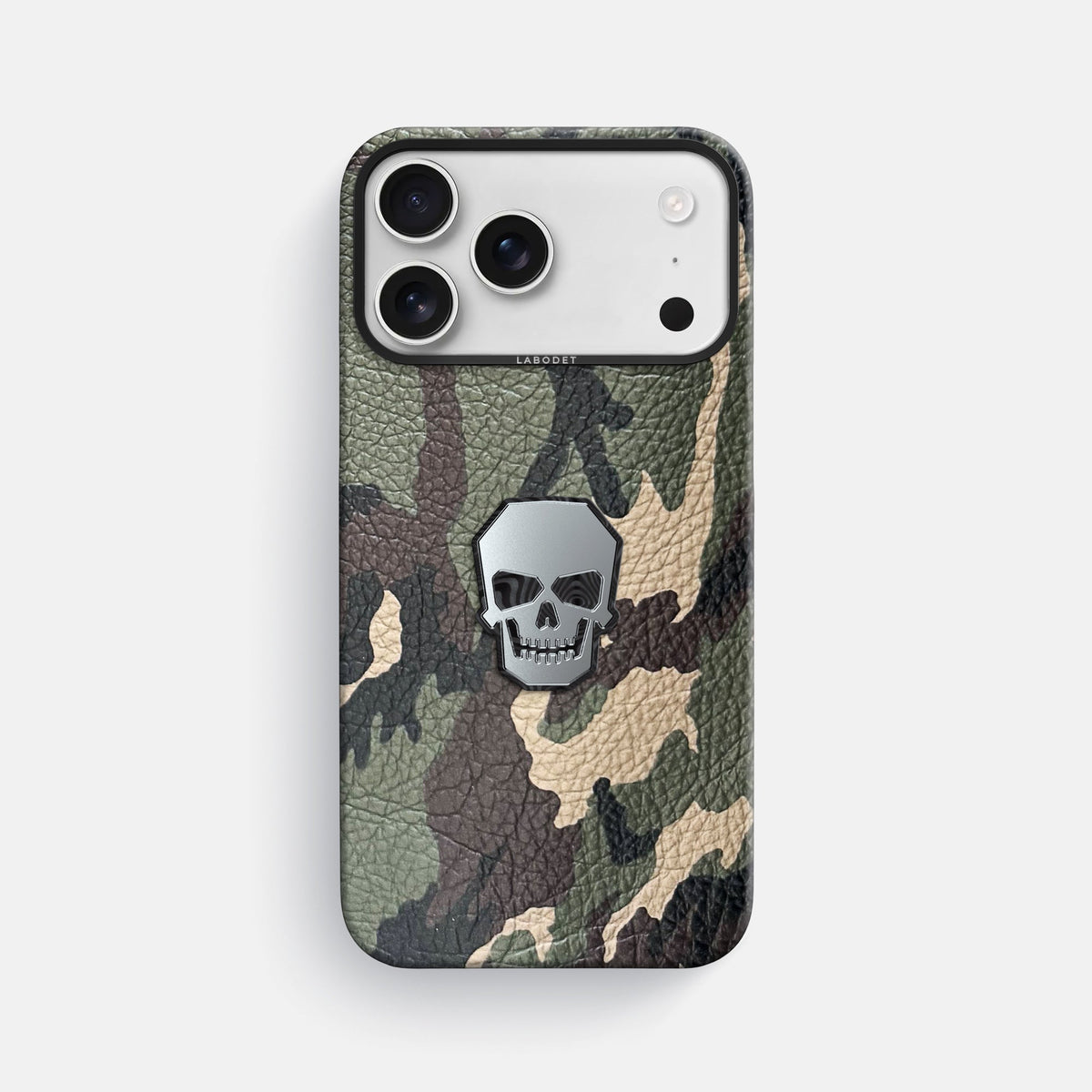 Classic Case With Titanium Skull For iPhone 18 Pro Max In Calf -1 | Camouflage-Black