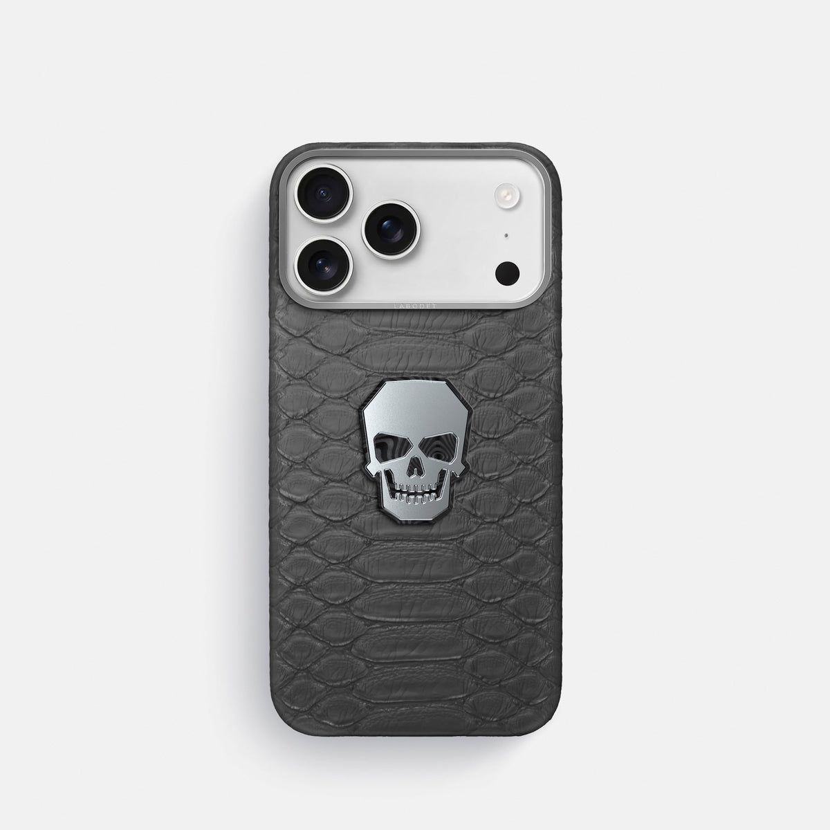Classic Case With Titanium Skull For iPhone 18 Pro In Python -1 | Grey-Steel