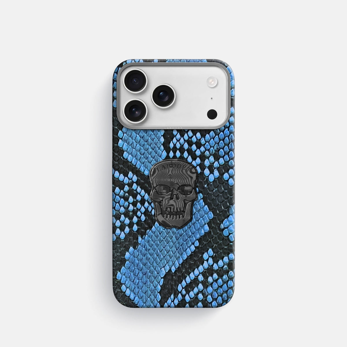Classic Case With Carbon Skull For iPhone 18 Pro In Deluxe Python -1 | Blue-Jeans-Steel