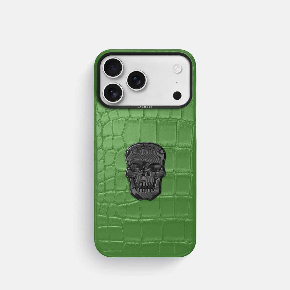 Classic Case With Carbon Skull For iPhone 18 Pro In Alligator -1 | Apple-Green-Black