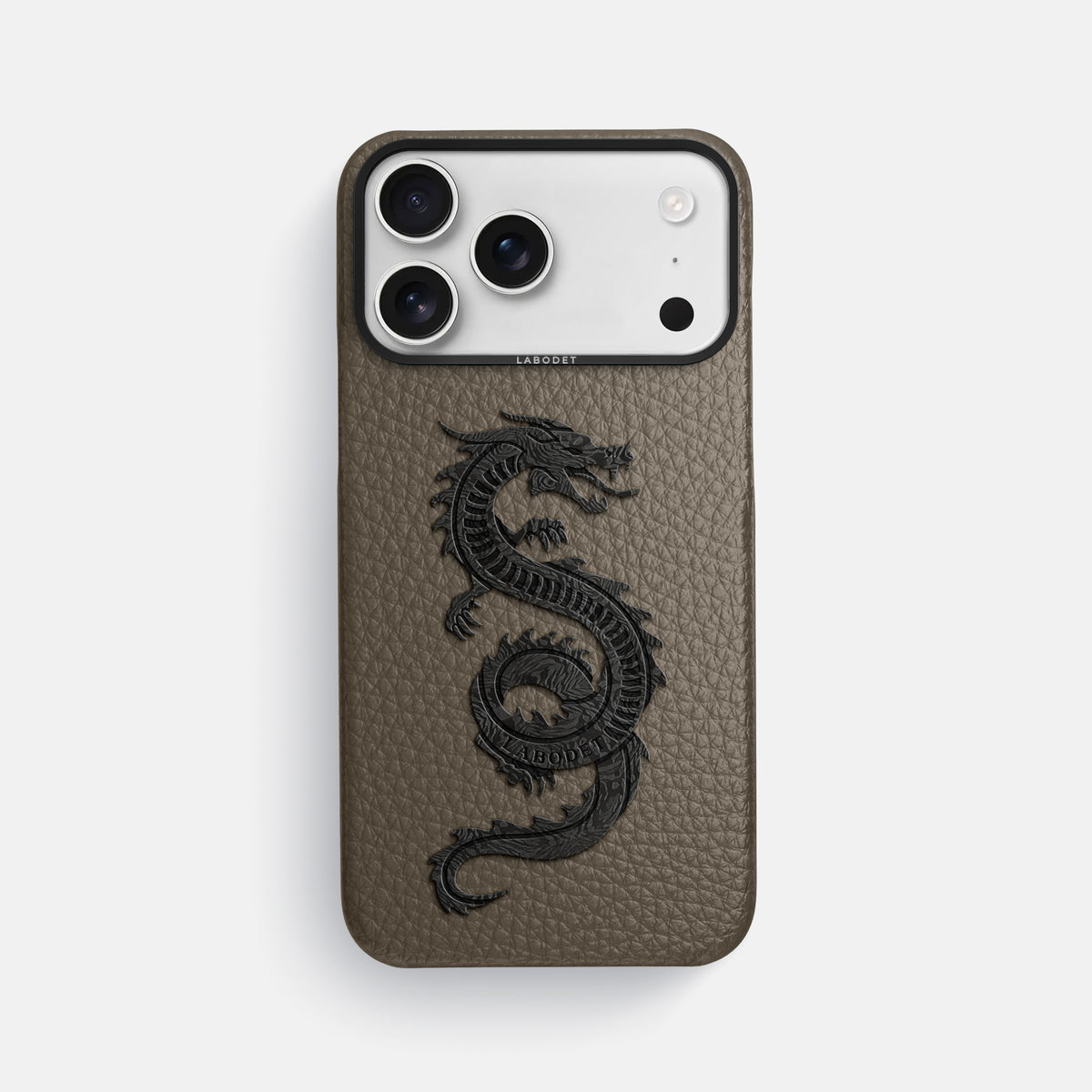 Classic Case With Carbon Dragon For iPhone 17 Pro Max In Calf -1 | Taupe-Black