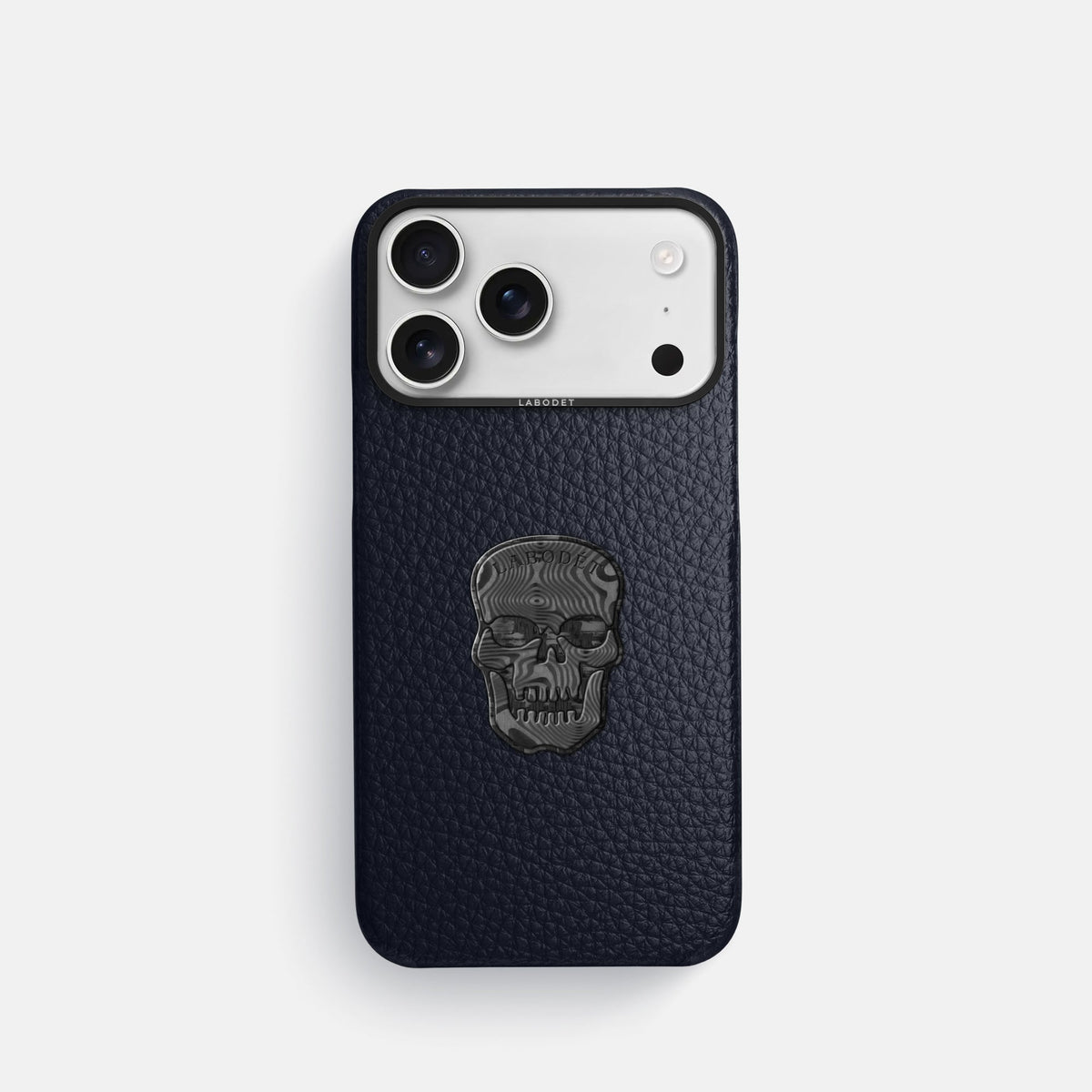 Classic Case With Carbon Skull For iPhone 18 Pro In Calf -1 | Marine-Black