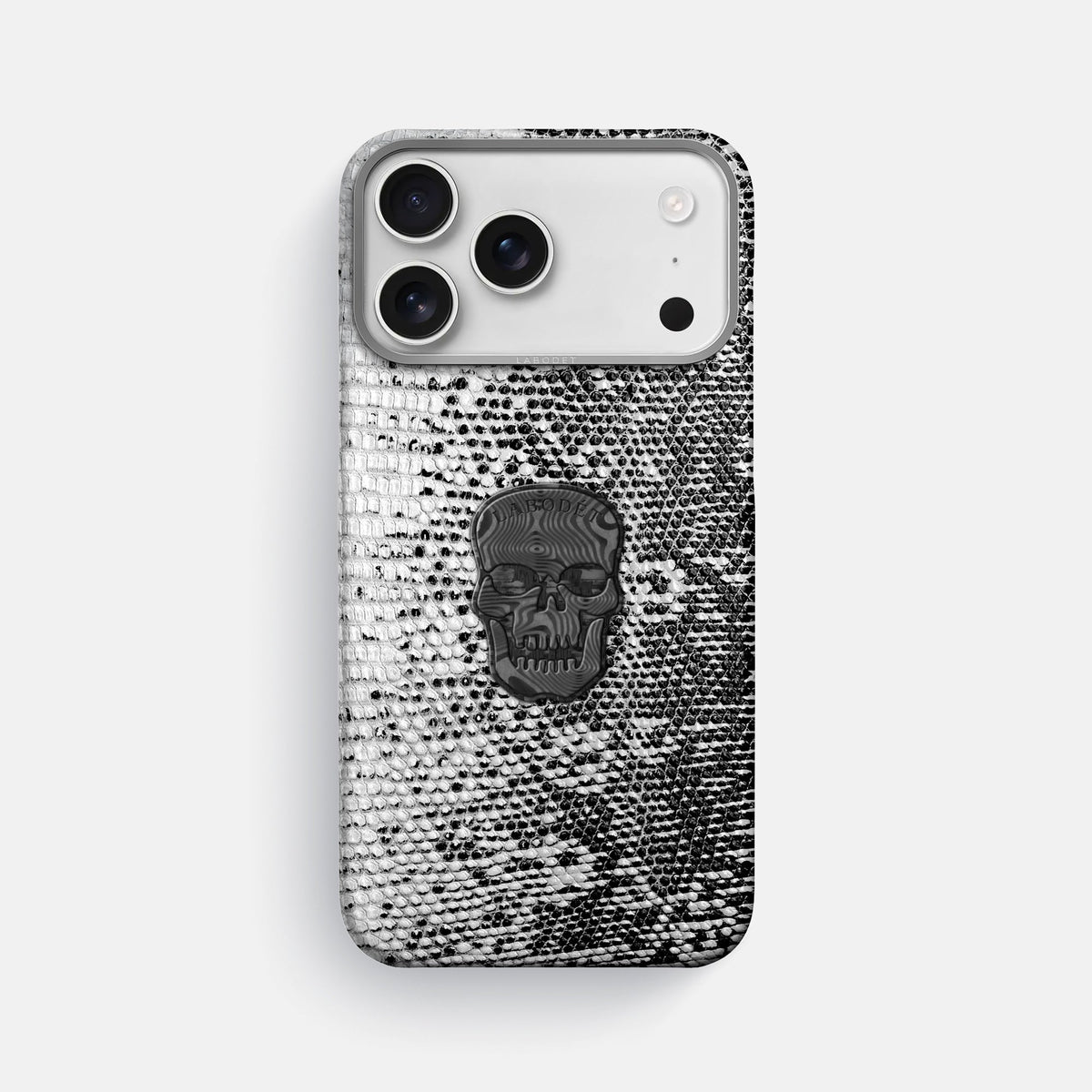 Classic Case With Carbon Skull For iPhone 18 Pro Max In Himalayan Lizard -1 | Dark-Steel