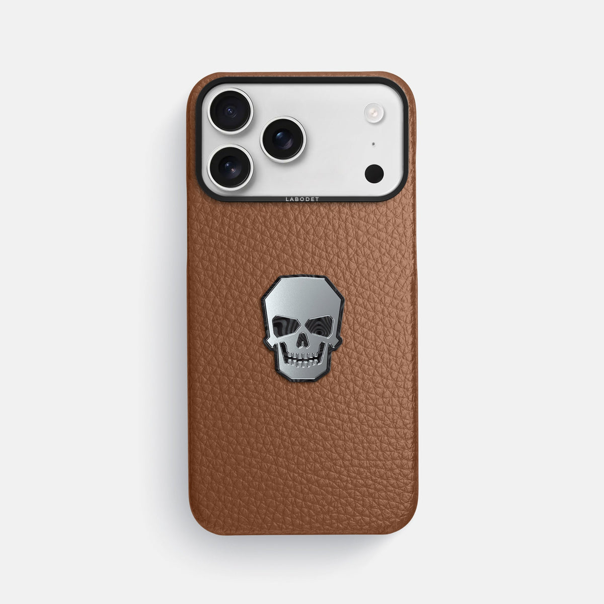 Classic Case With Titanium Skull For iPhone 18 Pro Max In Calf -1 | Caramel-Black