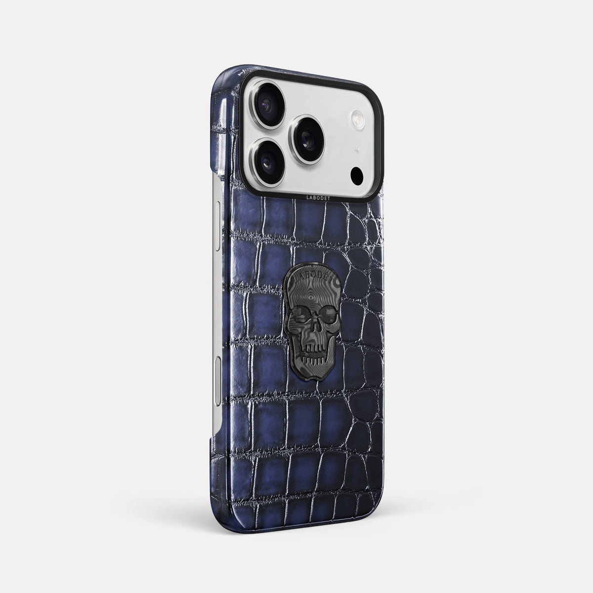 Classic Case With Carbon Skull For iPhone 18 Pro Max In Patina Alligator -2 | Havana-Blue-Black