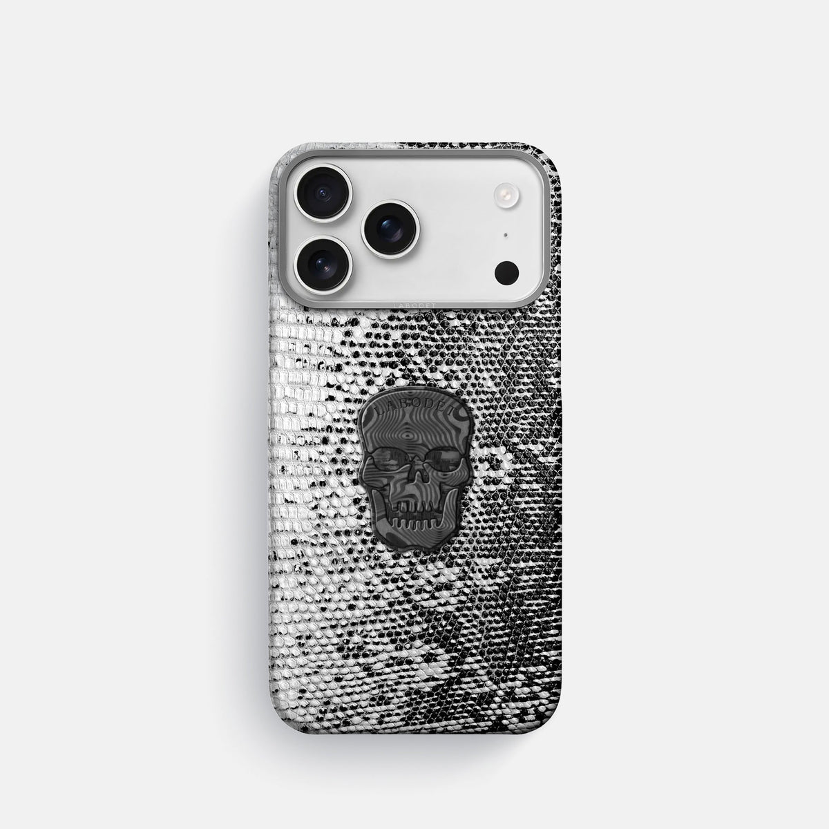 Classic Case With Carbon Skull For iPhone 18 Pro In Himalayan Lizard -1 | Dark-Steel