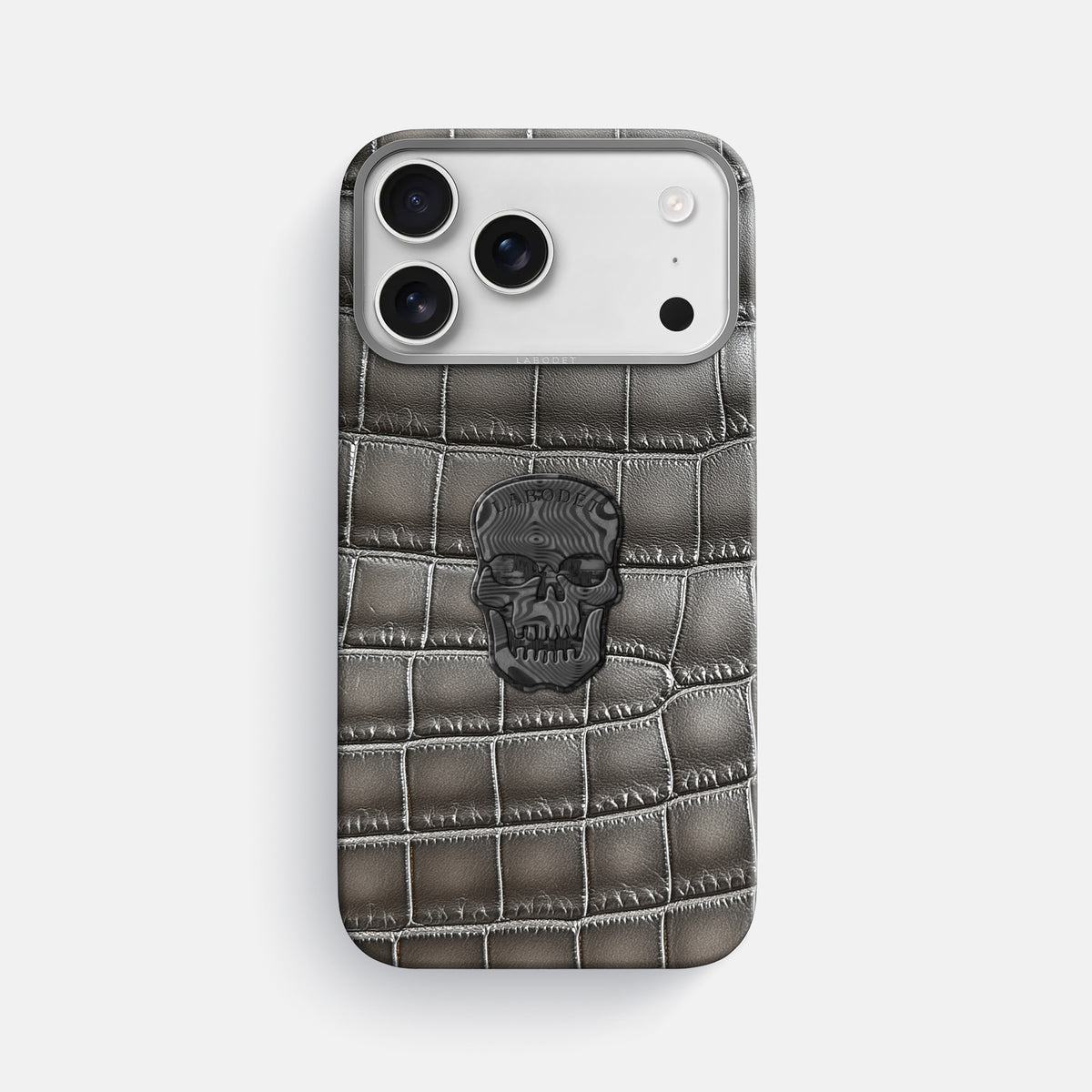 Classic Case With Carbon Skull For iPhone 17 Pro Max In Patina Alligator -1 | Grey-Steel