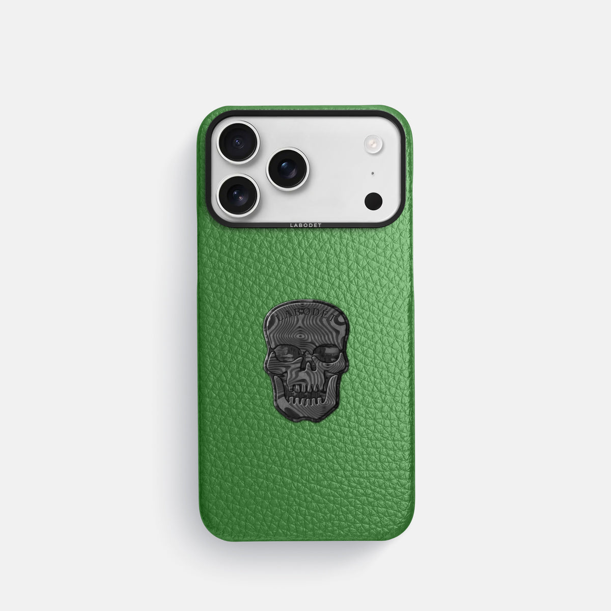 Classic Case With Carbon Skull For iPhone 17 Pro In Calf -1 | Herb-Black