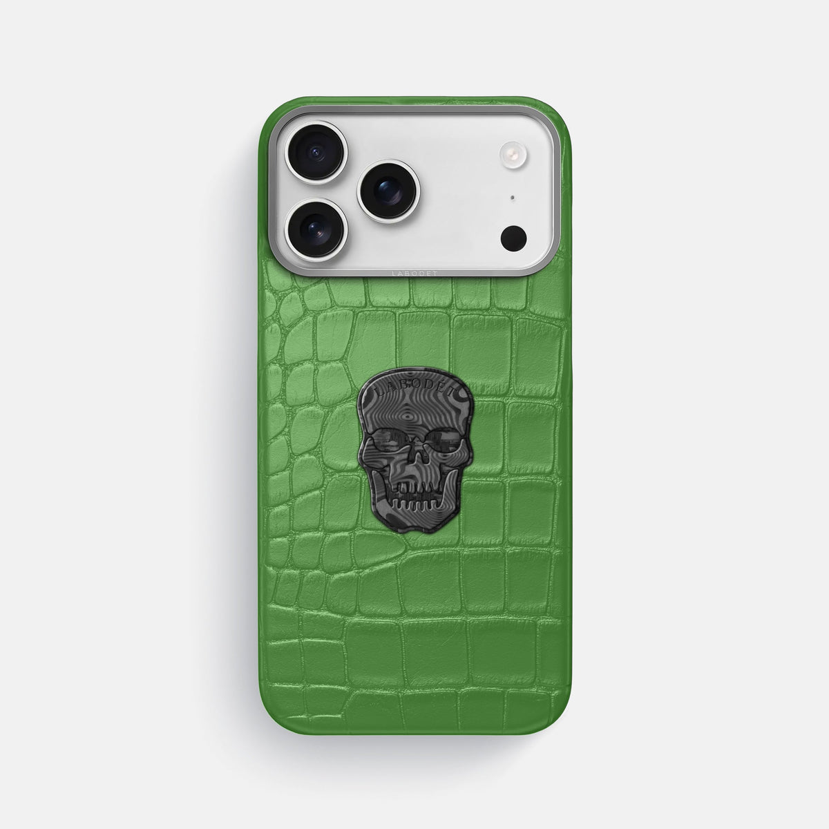 Classic Case With Carbon Skull For iPhone 18 Pro Max In Alligator -1 | Apple-Green-Steel