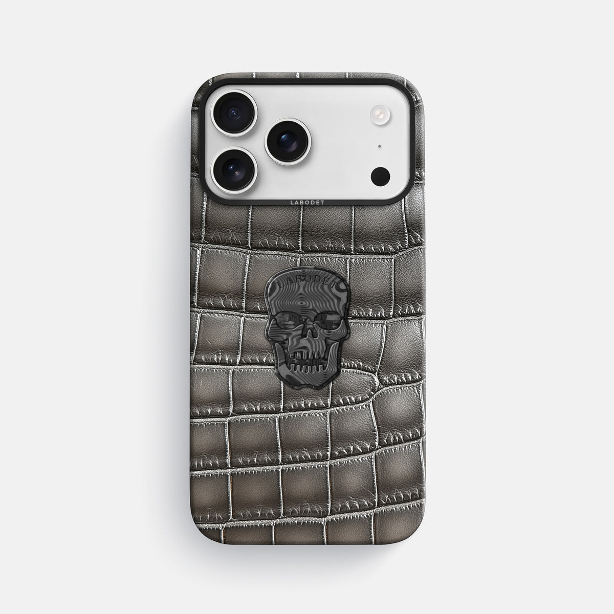 Classic Case With Carbon Skull For iPhone 17 Pro Max In Patina Alligator -1 | Grey-Black