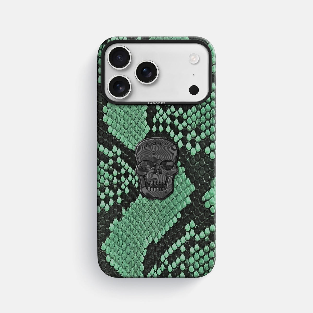 Classic Case With Carbon Skull For iPhone 18 Pro Max In Deluxe Python -1 | Forest-Green-Black