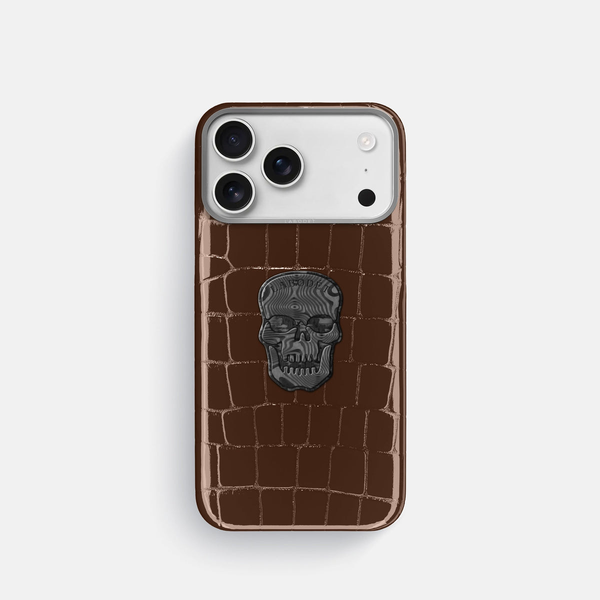 Classic Case With Carbon Skull For iPhone 18 Pro In Shiny Alligator -1 | Brown-Steel