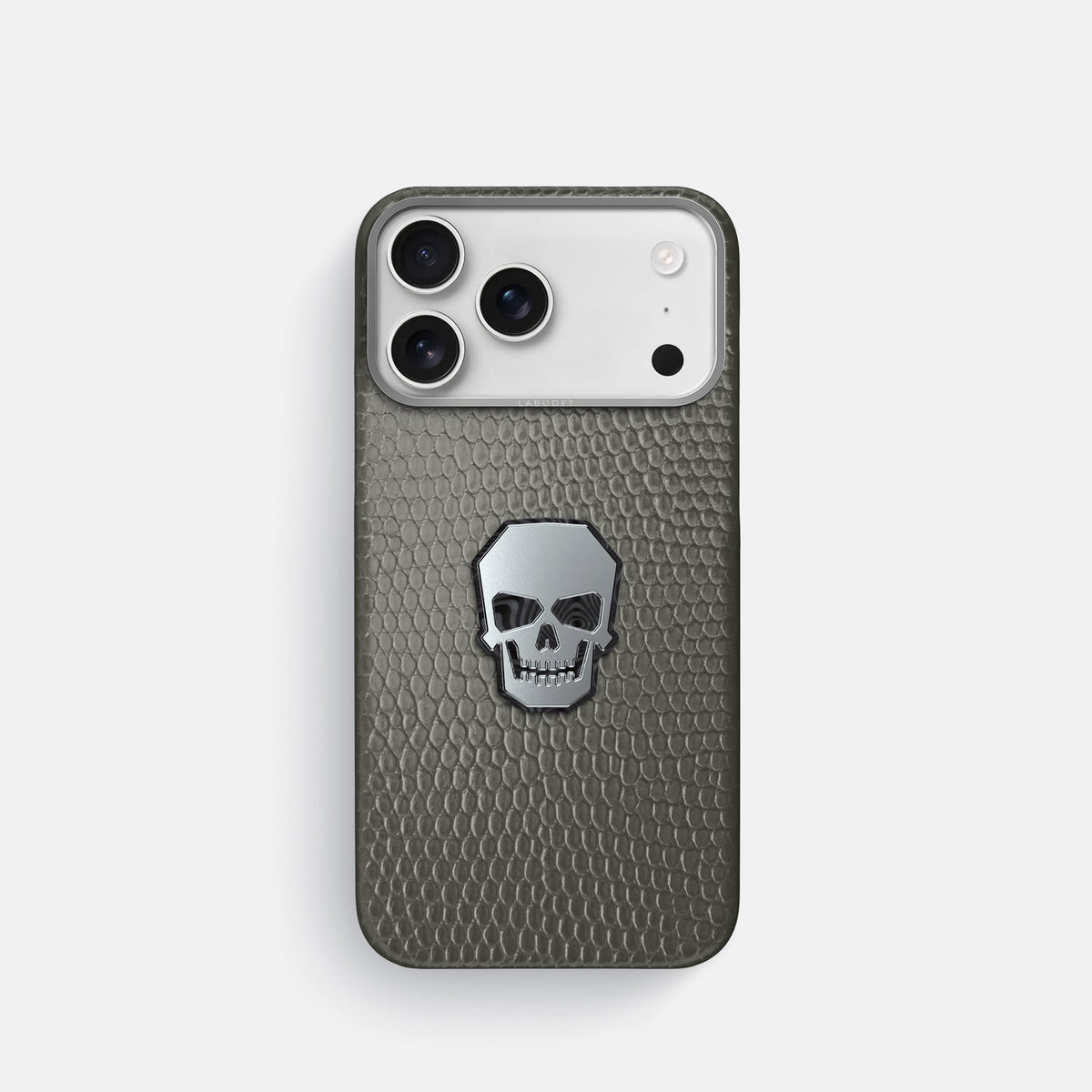 Classic Case With Titanium Skull For iPhone 18 Pro In Lizard -1 | Grey-Steel