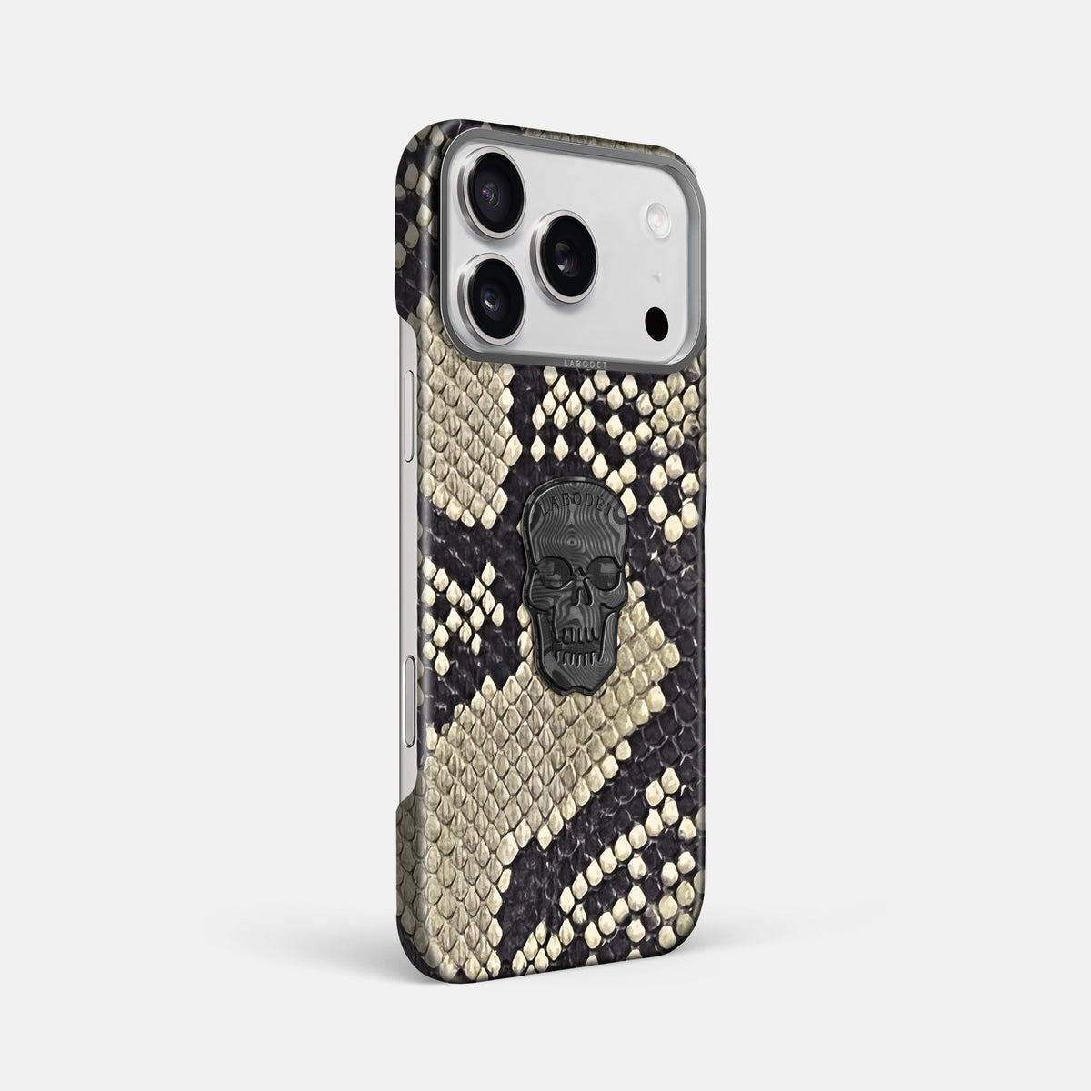 Classic Case With Carbon Skull For iPhone 18 Pro Max In Deluxe Python -2 | Savannah-Steel