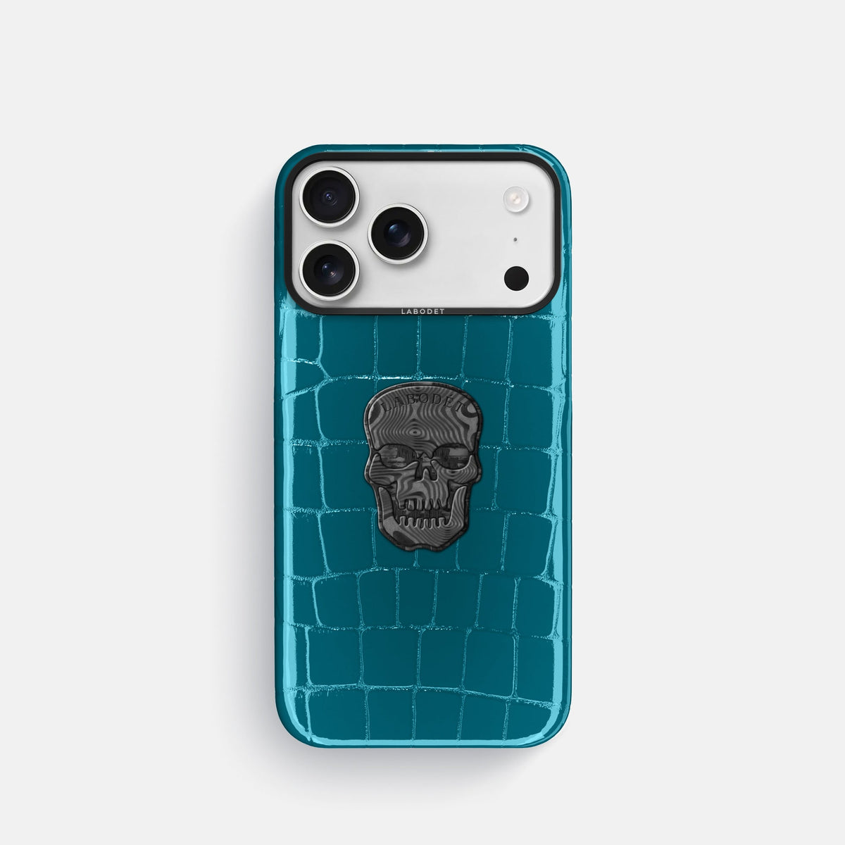 Classic Case With Carbon Skull For iPhone 18 Pro In Shiny Alligator -1 | Curacao-Black