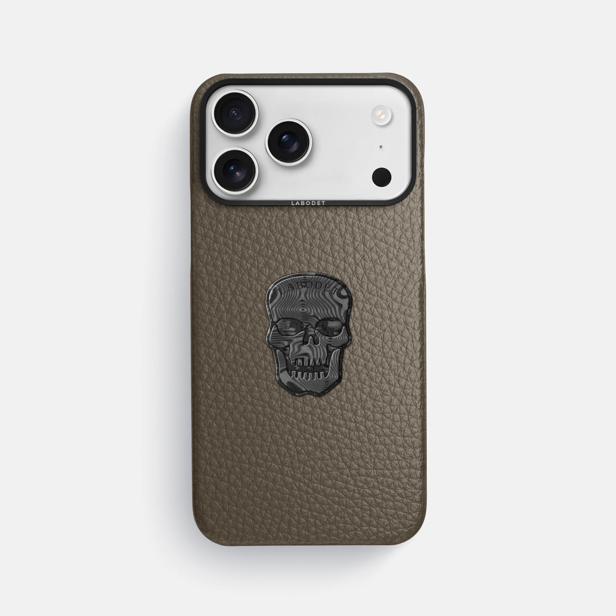 Classic Case With Carbon Skull For iPhone 17 Pro Max In Calf -1 | Taupe-Black