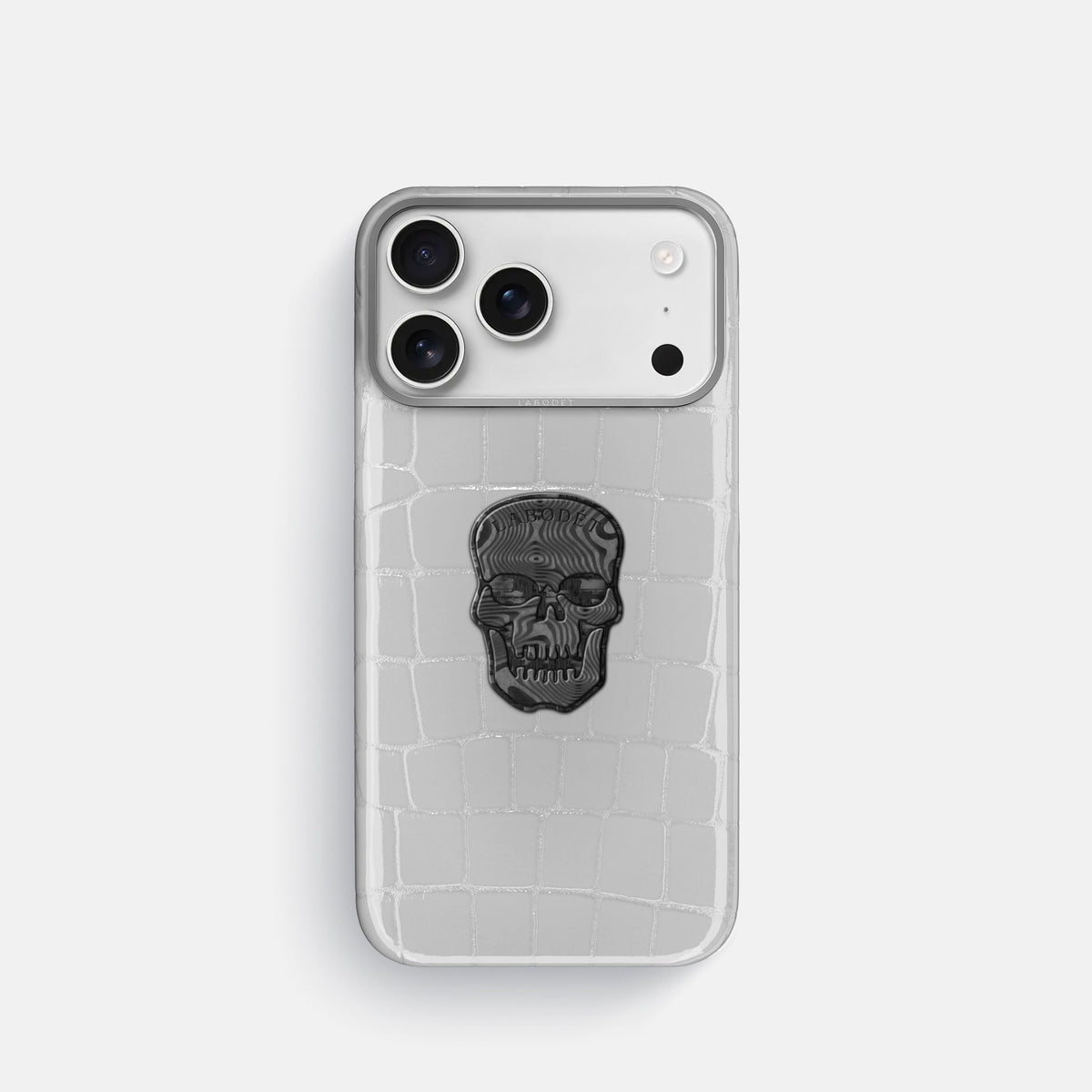 Classic Case With Carbon Skull For iPhone 18 Pro In Shiny Alligator -1 | White-Steel