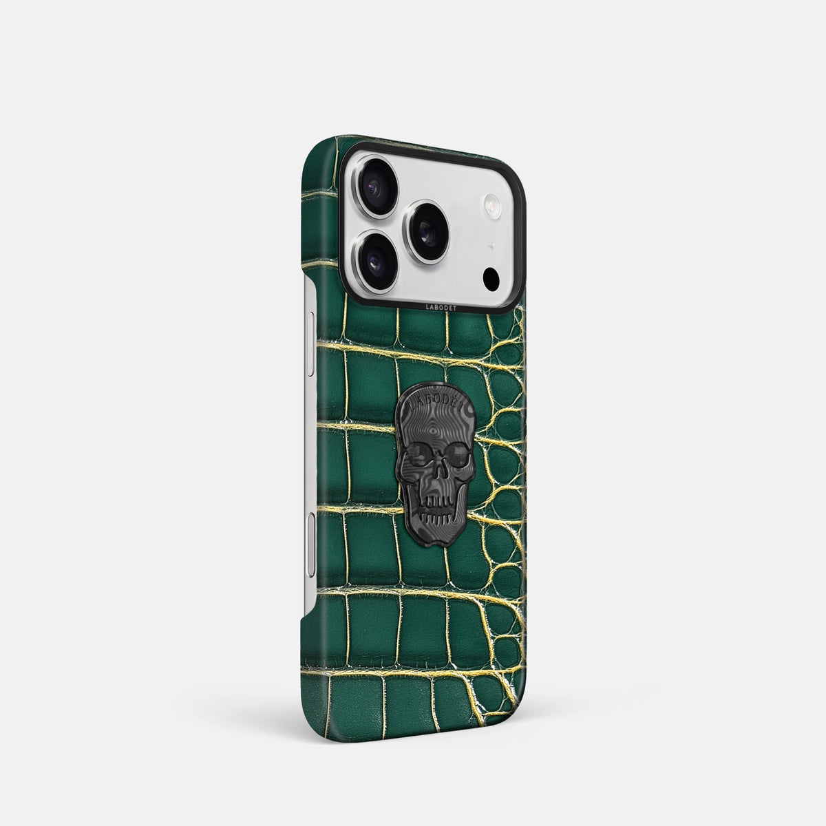 Classic Case With Carbon Skull For iPhone 18 Pro In Patina Alligator -2 | Cambridge-Black