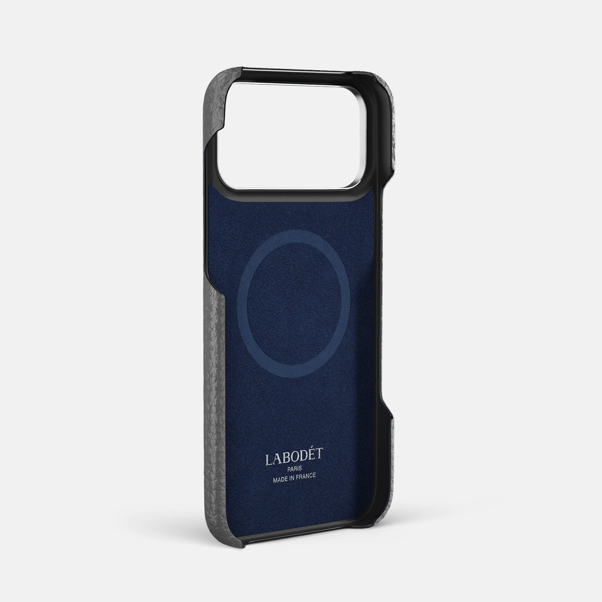 Center Handle For iPhone 17 Pro Max In Calf -3 | Souris-Steel