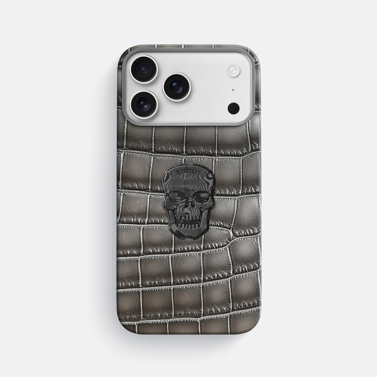 Classic Case With Carbon Skull For iPhone 18 Pro Max In Patina Alligator -1 | Grey-Steel