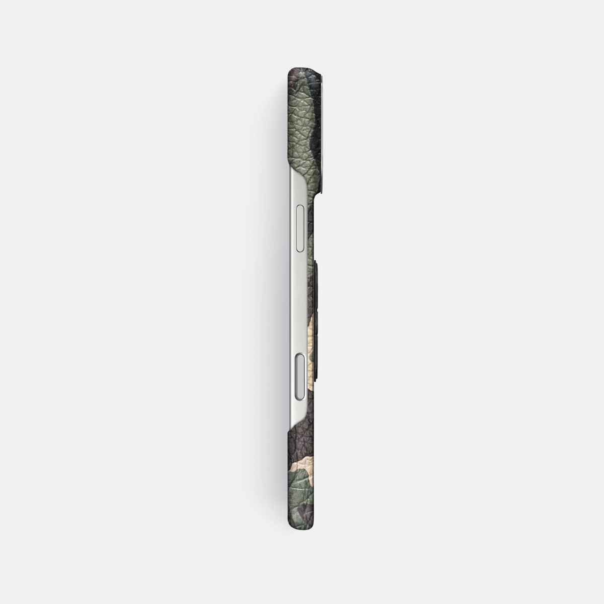 Classic Case With Carbon Skull For iPhone 17 Pro Max In Calf -3 | Camouflage-Steel