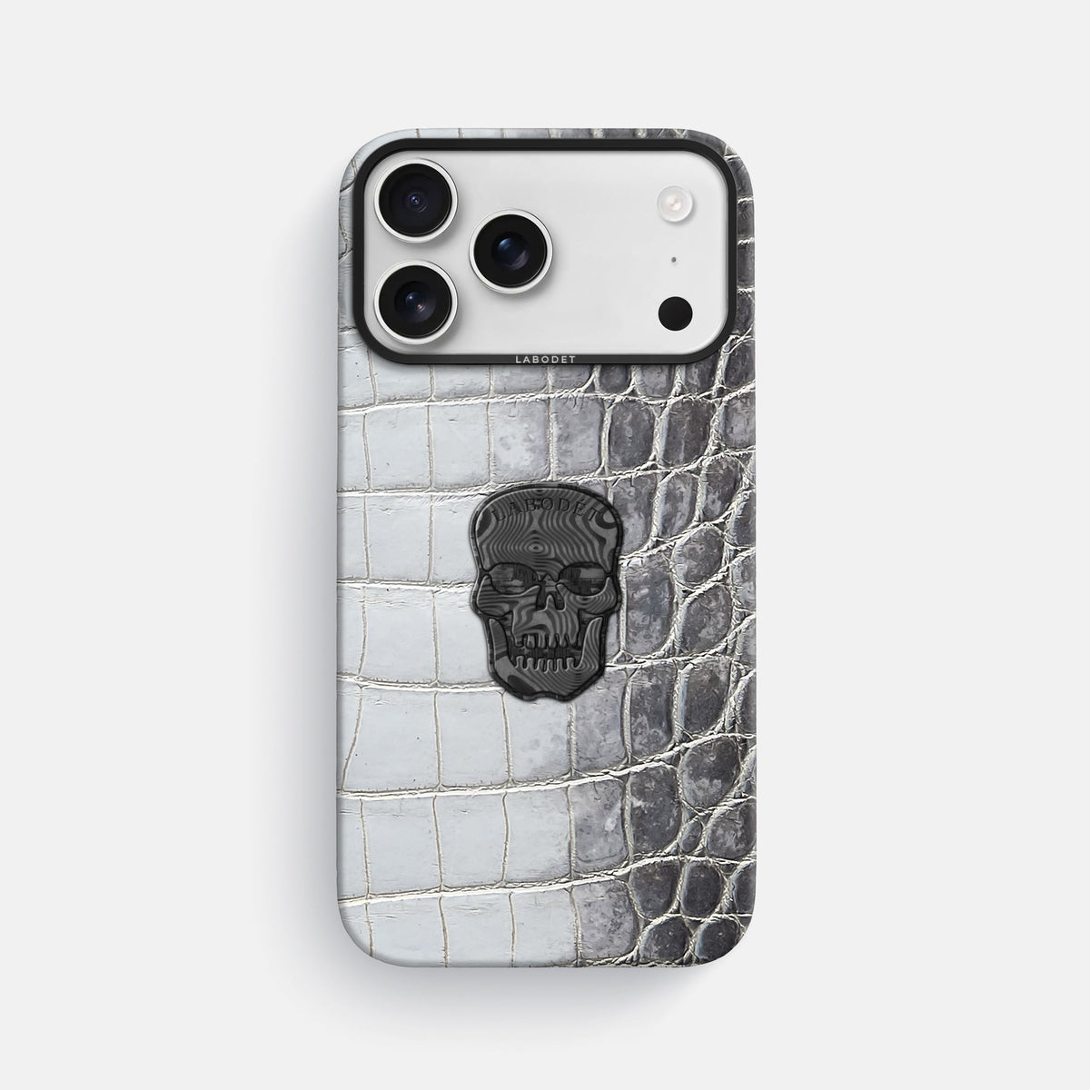 Classic Case With Carbon Skull For iPhone 18 Pro Max In Himalayan Crocodile -1 | Silver-Black