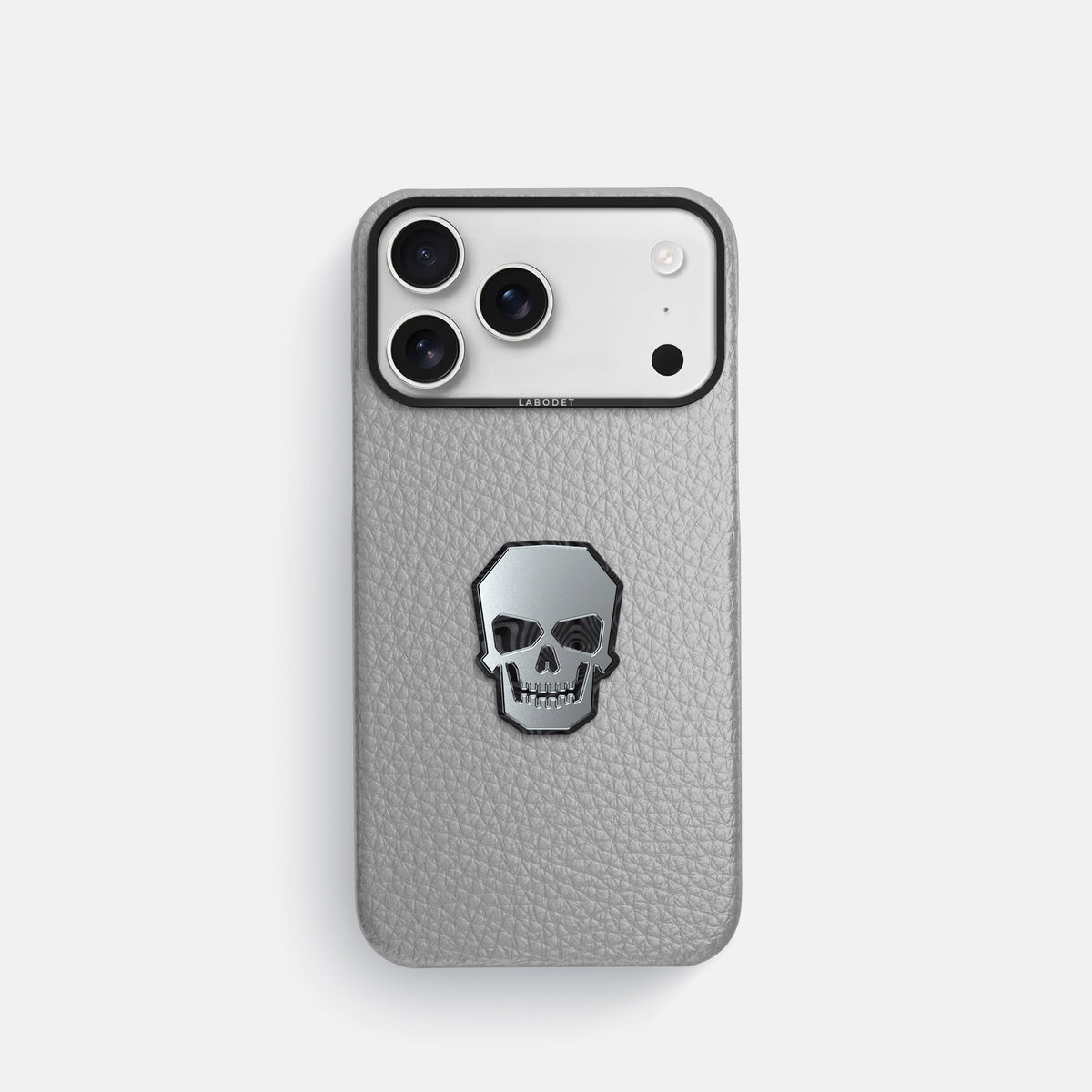 Classic Case With Titanium Skull For iPhone 17 Pro In Calf -1 | Nuage-Black