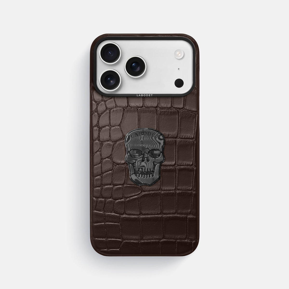 Classic Case With Carbon Skull For iPhone 18 Pro Max In Alligator -1 | Dark-Brown-Black