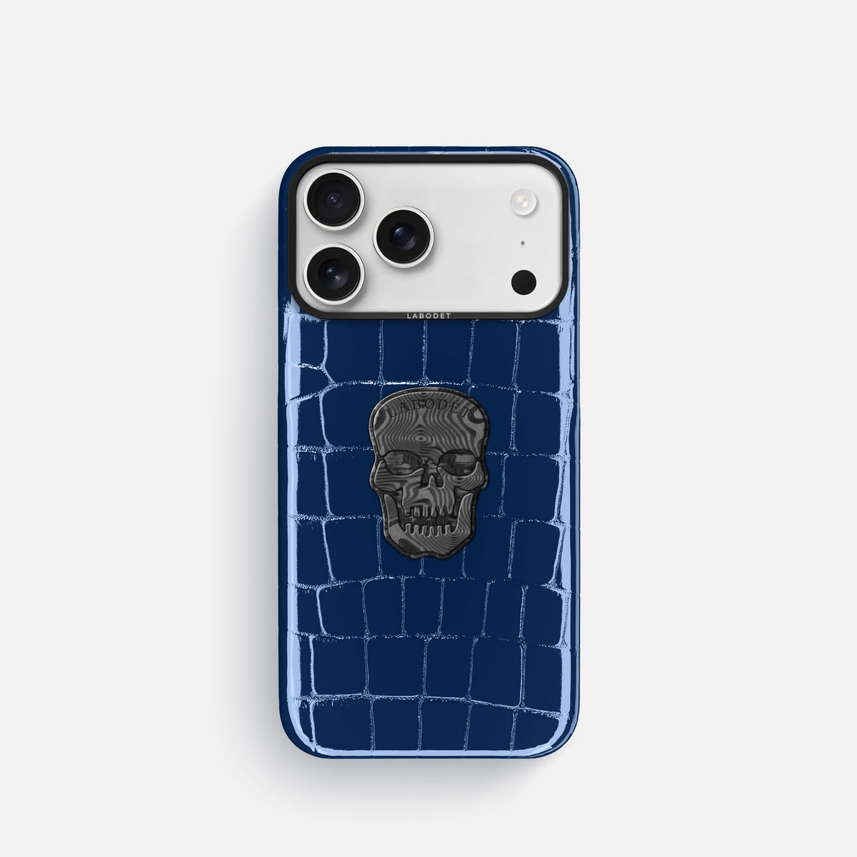 Classic Case With Carbon Skull For iPhone 18 Pro In Shiny Alligator -1 | Mediterranean-Black