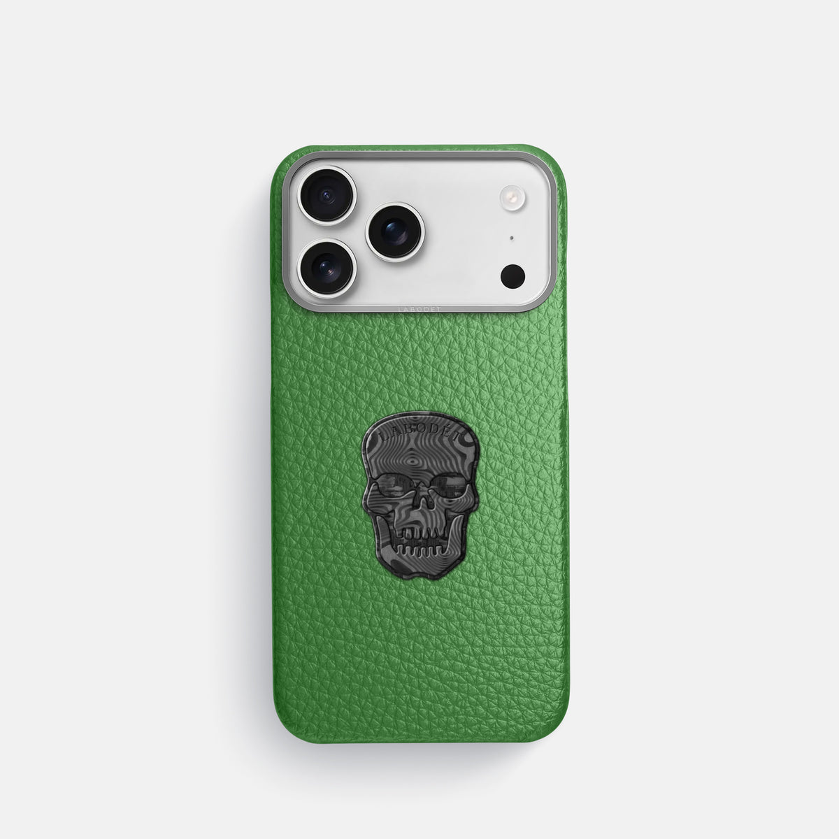 Classic Case With Carbon Skull For iPhone 17 Pro In Calf -1 | Herb-Steel