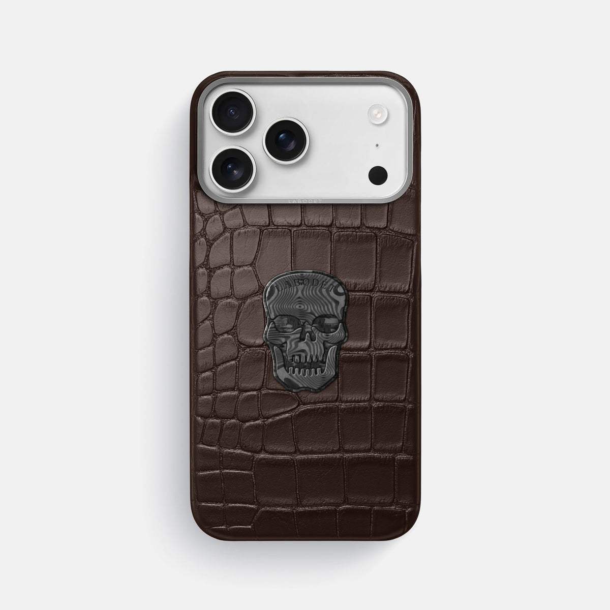 Classic Case With Carbon Skull For iPhone 18 Pro Max In Alligator -1 | Dark-Brown-Steel