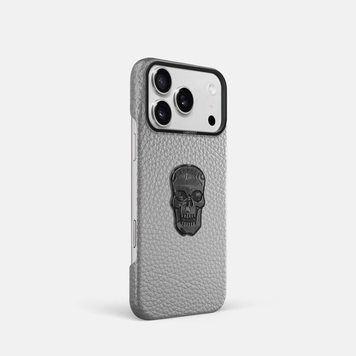 Classic Case With Carbon Skull For iPhone 17 Pro In Calf -2 | Nuage-Black